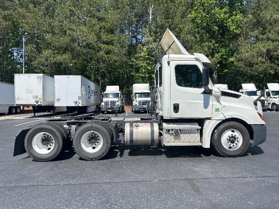 Day Cab Tractor-Heavy Duty Tractors-Freightliner-2020-T12664ST-Forest Park-GA-323,398\n\t\tmiles-$ 55,500 - Image 8