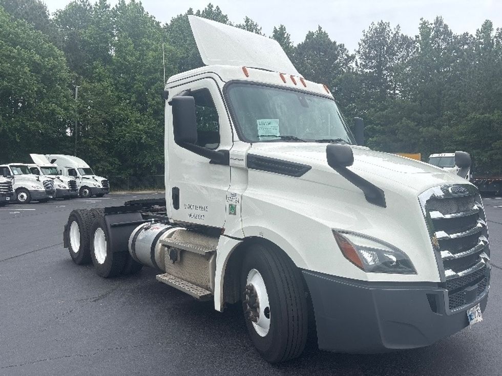 Day Cab Tractor-Heavy Duty Tractors-Freightliner-2020-T12664ST-Forest Park-GA-383,961\n\t\tmiles-$ 52,250 - Image 1