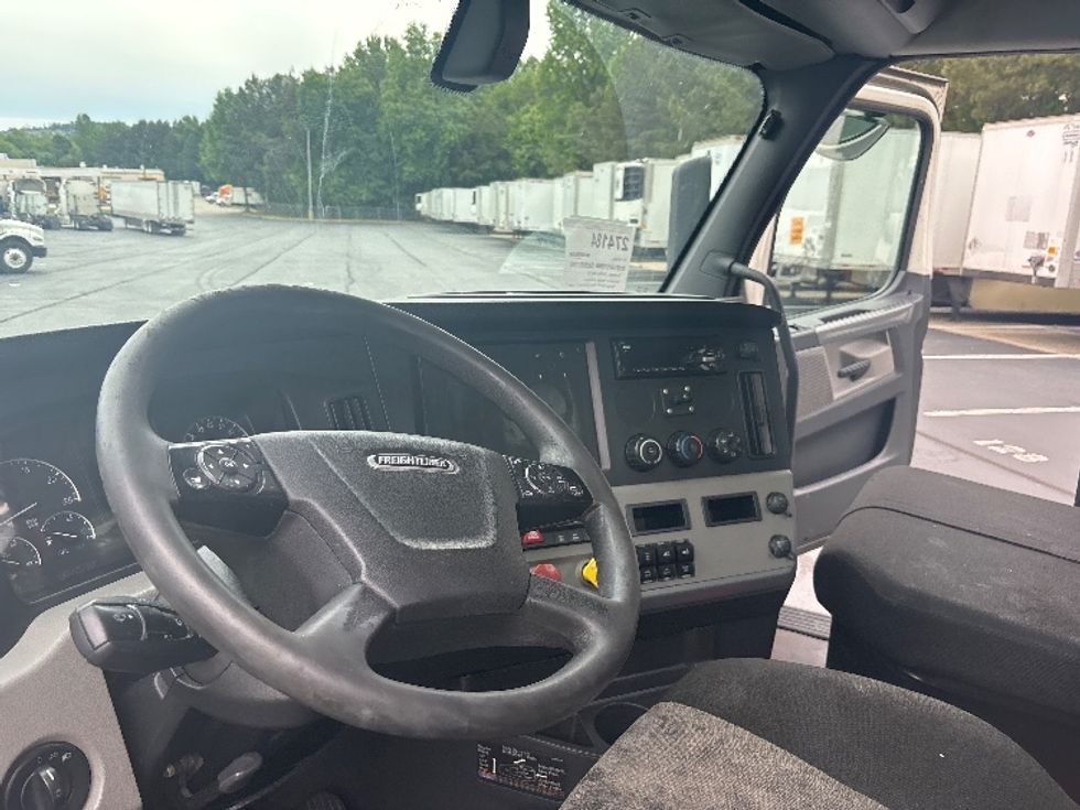 Day Cab Tractor-Heavy Duty Tractors-Freightliner-2020-T12664ST-Forest Park-GA-383,961\n\t\tmiles-$ 52,250 - Image 10