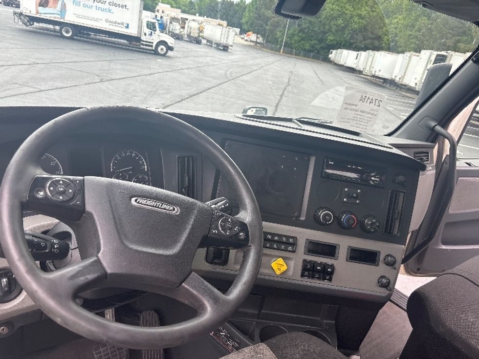 Day Cab Tractor-Heavy Duty Tractors-Freightliner-2020-T12664ST-Forest Park-GA-383,961\n\t\tmiles-$ 52,250 - Image 11