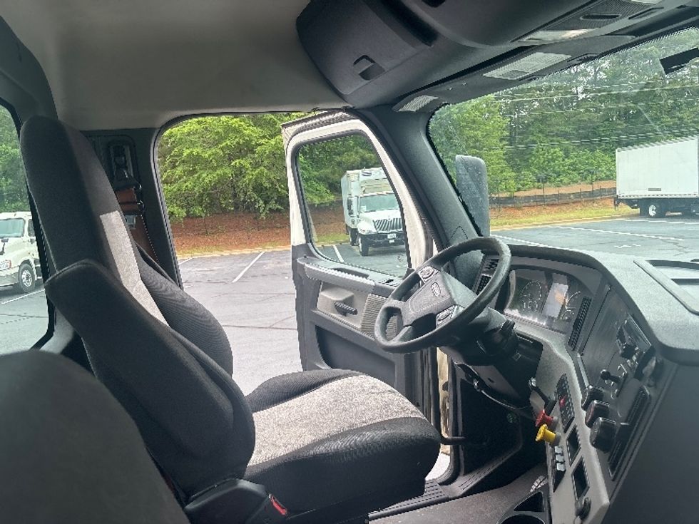 Day Cab Tractor-Heavy Duty Tractors-Freightliner-2020-T12664ST-Forest Park-GA-383,961\n\t\tmiles-$ 52,250 - Image 14