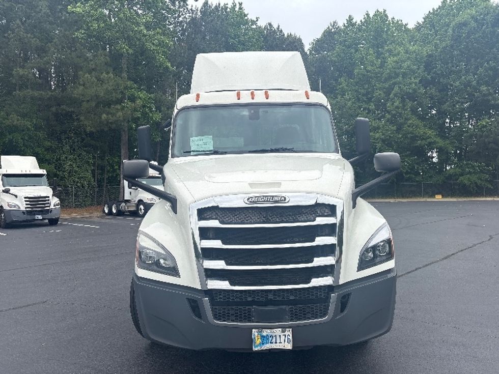 Day Cab Tractor-Heavy Duty Tractors-Freightliner-2020-T12664ST-Forest Park-GA-383,961\n\t\tmiles-$ 52,250 - Image 2