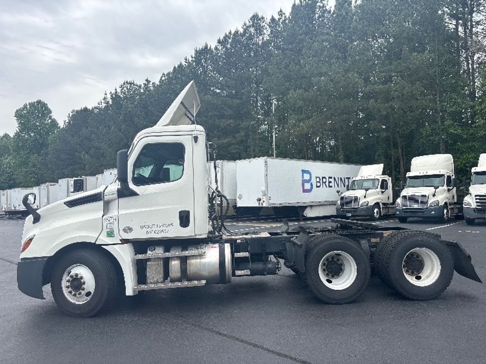 Day Cab Tractor-Heavy Duty Tractors-Freightliner-2020-T12664ST-Forest Park-GA-383,961\n\t\tmiles-$ 52,250 - Image 4