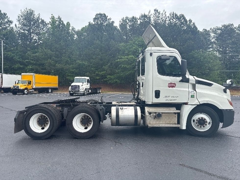 Day Cab Tractor-Heavy Duty Tractors-Freightliner-2020-T12664ST-Forest Park-GA-383,961\n\t\tmiles-$ 52,250 - Image 9