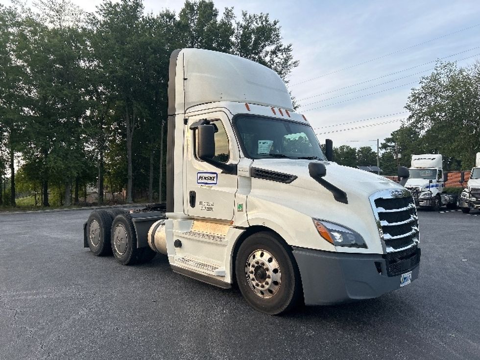 Day Cab Tractor-Heavy Duty Tractors-Freightliner-2020-T12664ST-Forest Park-GA-400,002\n\t\tmiles-$ 53,000 - Image 1