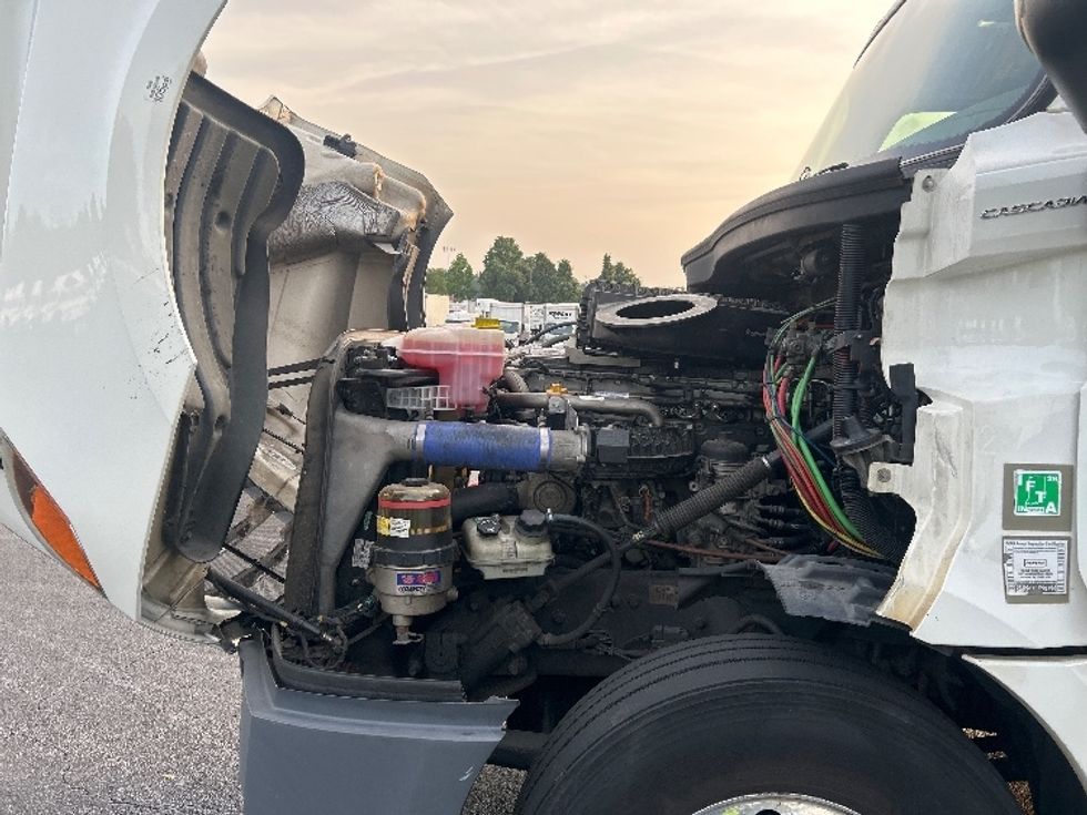 Day Cab Tractor-Heavy Duty Tractors-Freightliner-2020-T12664ST-Forest Park-GA-400,002\n\t\tmiles-$ 53,000 - Image 16