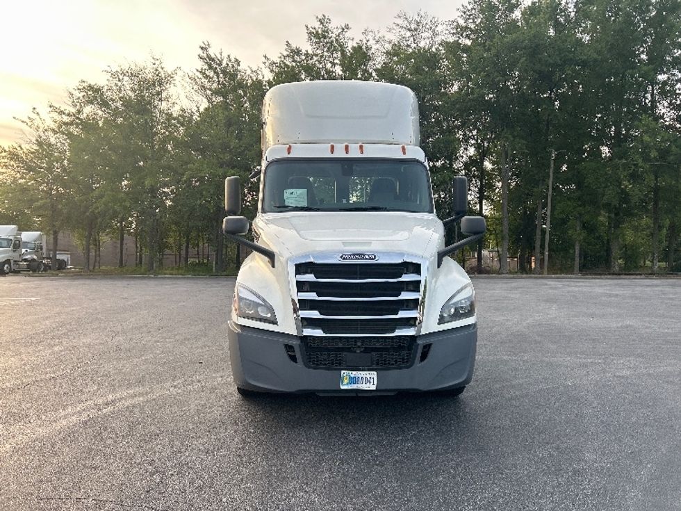 Day Cab Tractor-Heavy Duty Tractors-Freightliner-2020-T12664ST-Forest Park-GA-400,002\n\t\tmiles-$ 53,000 - Image 2