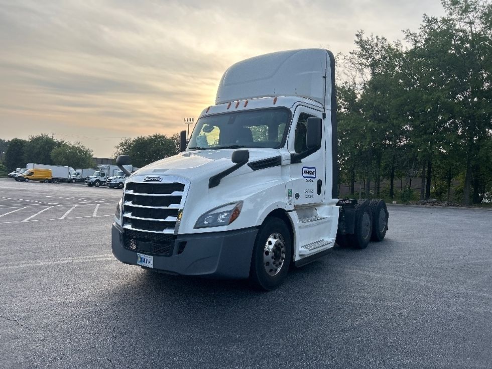 Day Cab Tractor-Heavy Duty Tractors-Freightliner-2020-T12664ST-Forest Park-GA-400,002\n\t\tmiles-$ 53,000 - Image 3