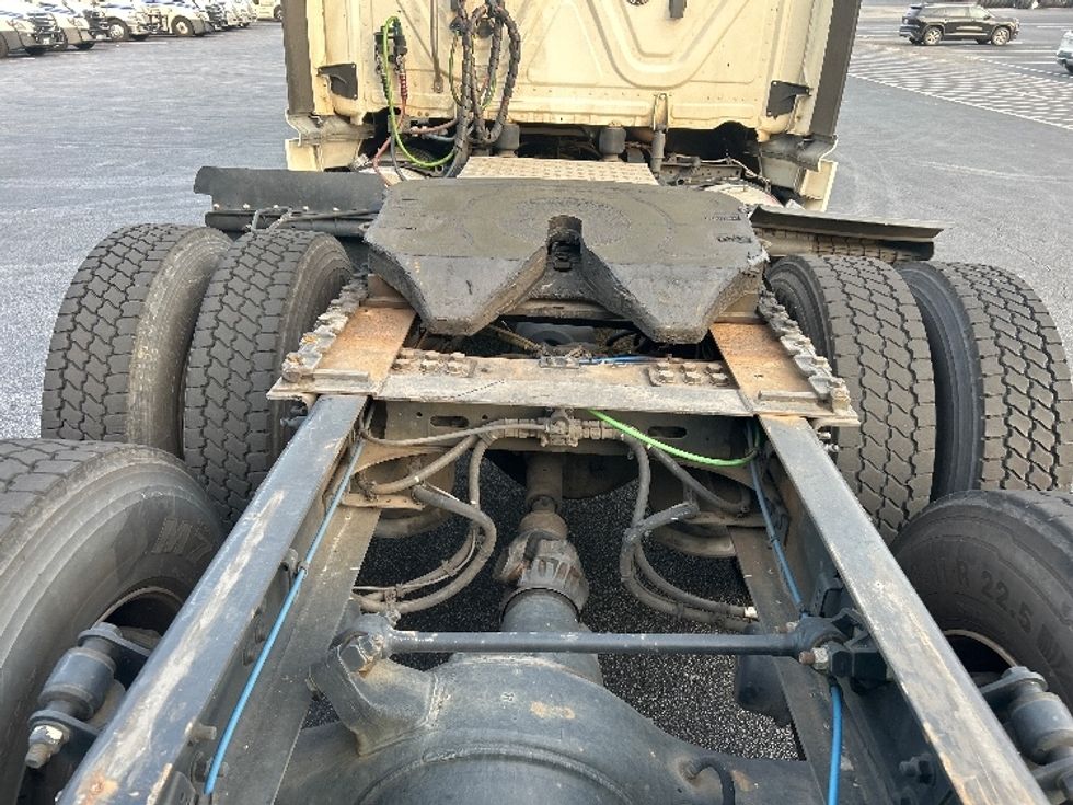 Day Cab Tractor-Heavy Duty Tractors-Freightliner-2020-T12664ST-Forest Park-GA-400,002\n\t\tmiles-$ 53,000 - Image 6