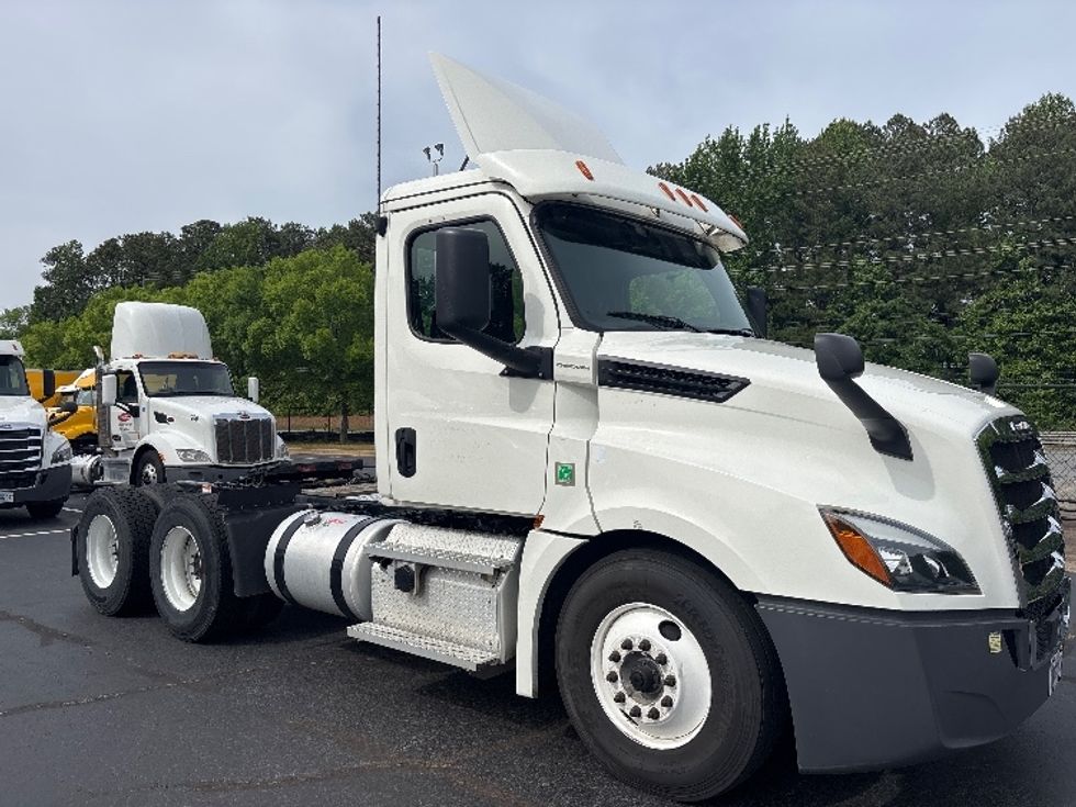 Day Cab Tractor-Heavy Duty Tractors-Freightliner-2020-T12664ST-Forest Park-GA-407,629\n\t\tmiles-$ 51,000 - Image 1