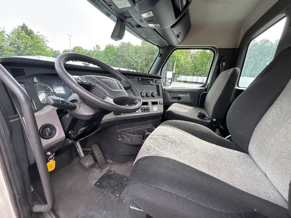 Day Cab Tractor-Heavy Duty Tractors-Freightliner-2020-T12664ST-Forest Park-GA-407,629\n\t\tmiles-$ 51,000 - Image 10