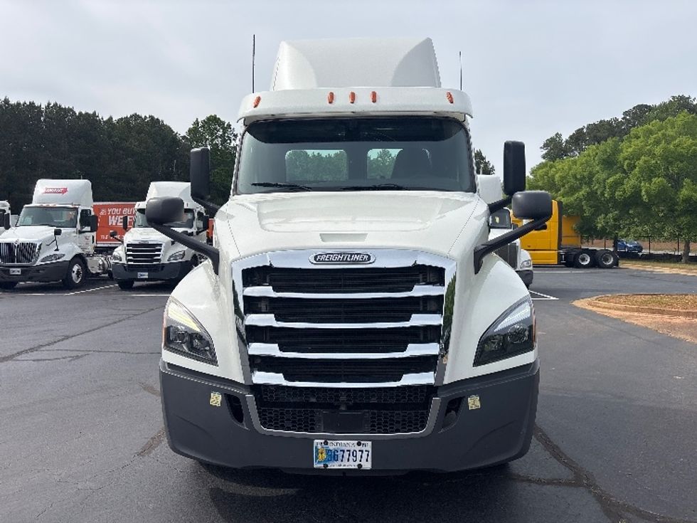 Day Cab Tractor-Heavy Duty Tractors-Freightliner-2020-T12664ST-Forest Park-GA-407,629\n\t\tmiles-$ 51,000 - Image 2
