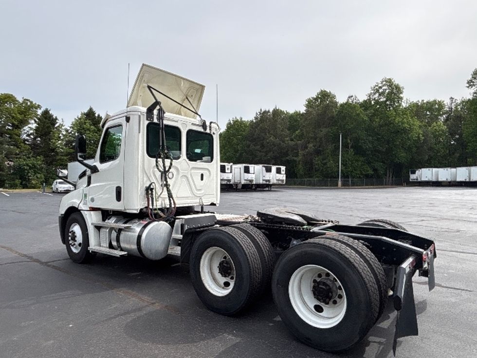 Day Cab Tractor-Heavy Duty Tractors-Freightliner-2020-T12664ST-Forest Park-GA-407,629\n\t\tmiles-$ 51,000 - Image 5