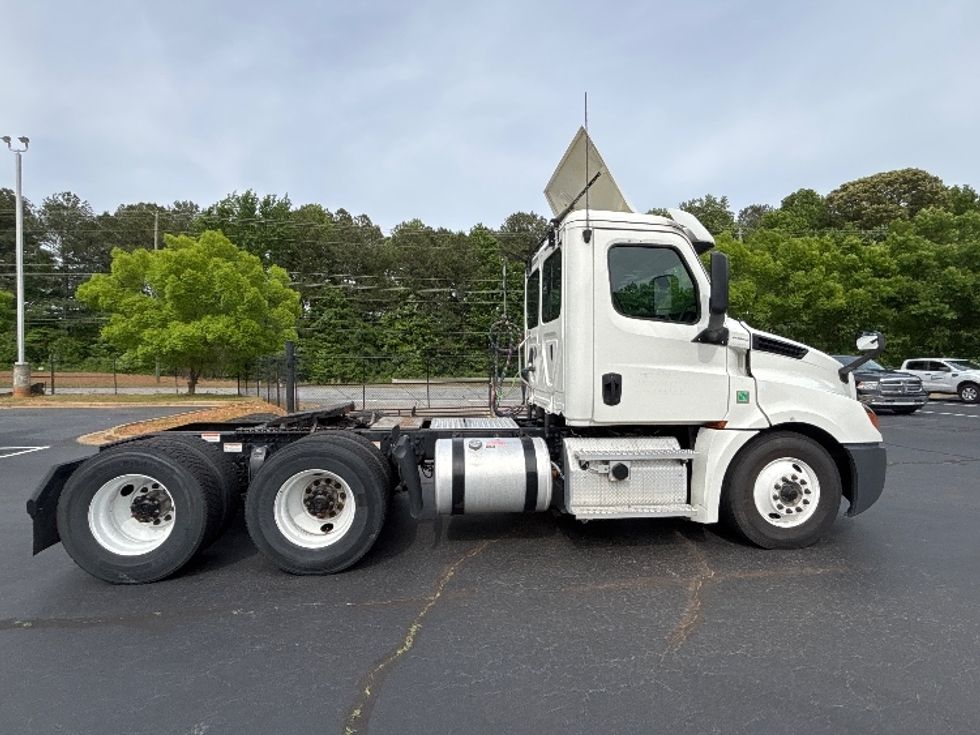 Day Cab Tractor-Heavy Duty Tractors-Freightliner-2020-T12664ST-Forest Park-GA-407,629\n\t\tmiles-$ 51,000 - Image 8