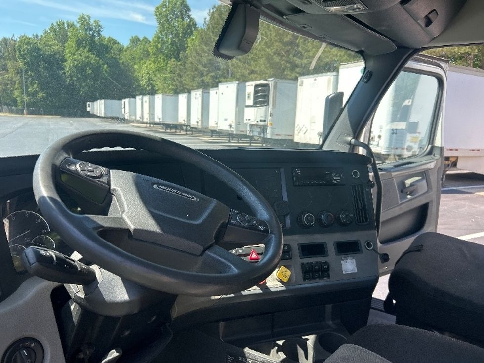 Day Cab Tractor-Heavy Duty Tractors-Freightliner-2020-T12664ST-Forest Park-GA-408,216\n\t\tmiles-$ 50,750 - Image 10