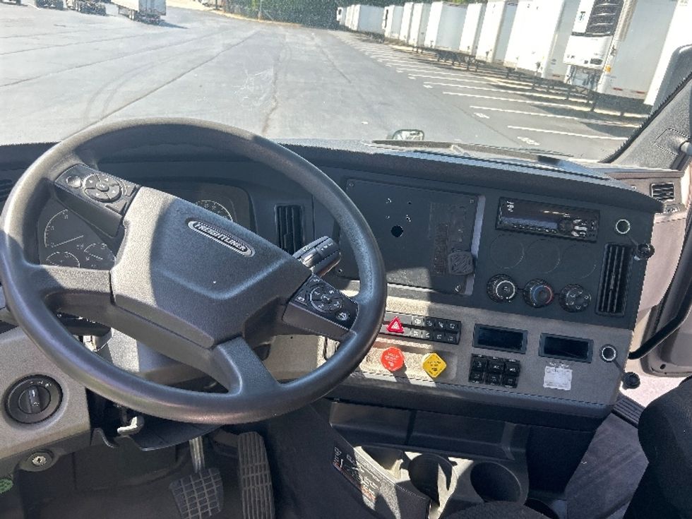 Day Cab Tractor-Heavy Duty Tractors-Freightliner-2020-T12664ST-Forest Park-GA-408,216\n\t\tmiles-$ 50,750 - Image 11