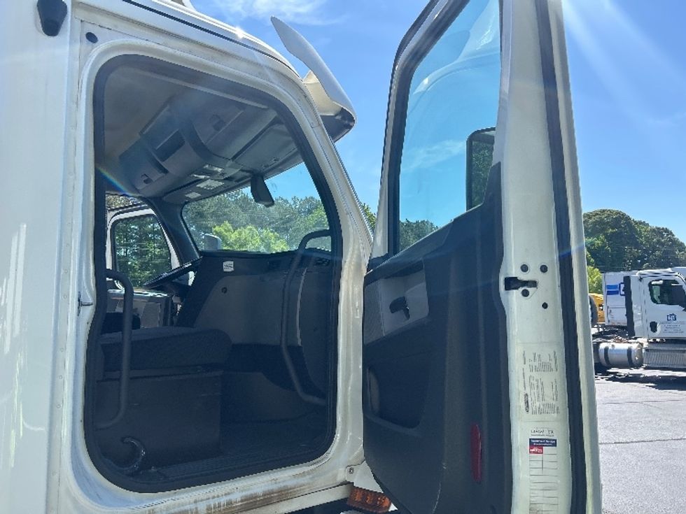 Day Cab Tractor-Heavy Duty Tractors-Freightliner-2020-T12664ST-Forest Park-GA-408,216\n\t\tmiles-$ 50,750 - Image 12