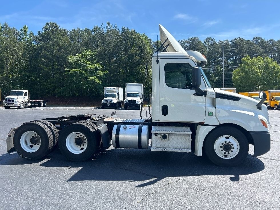 Day Cab Tractor-Heavy Duty Tractors-Freightliner-2020-T12664ST-Forest Park-GA-408,216\n\t\tmiles-$ 50,750 - Image 8