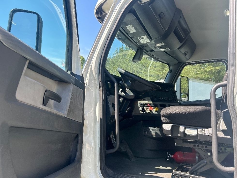 Day Cab Tractor-Heavy Duty Tractors-Freightliner-2020-T12664ST-Forest Park-GA-408,216\n\t\tmiles-$ 50,750 - Image 9