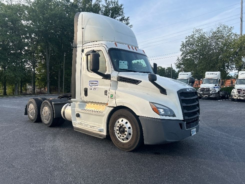 Day Cab Tractor-Heavy Duty Tractors-Freightliner-2020-T12664ST-Forest Park-GA-442,884\n\t\tmiles-$ 50,500 - Image 1