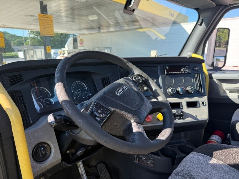 Day Cab Tractor-Heavy Duty Tractors-Freightliner-2020-T12664ST-Forest Park-GA-442,884\n\t\tmiles-$ 50,500 - Image 10