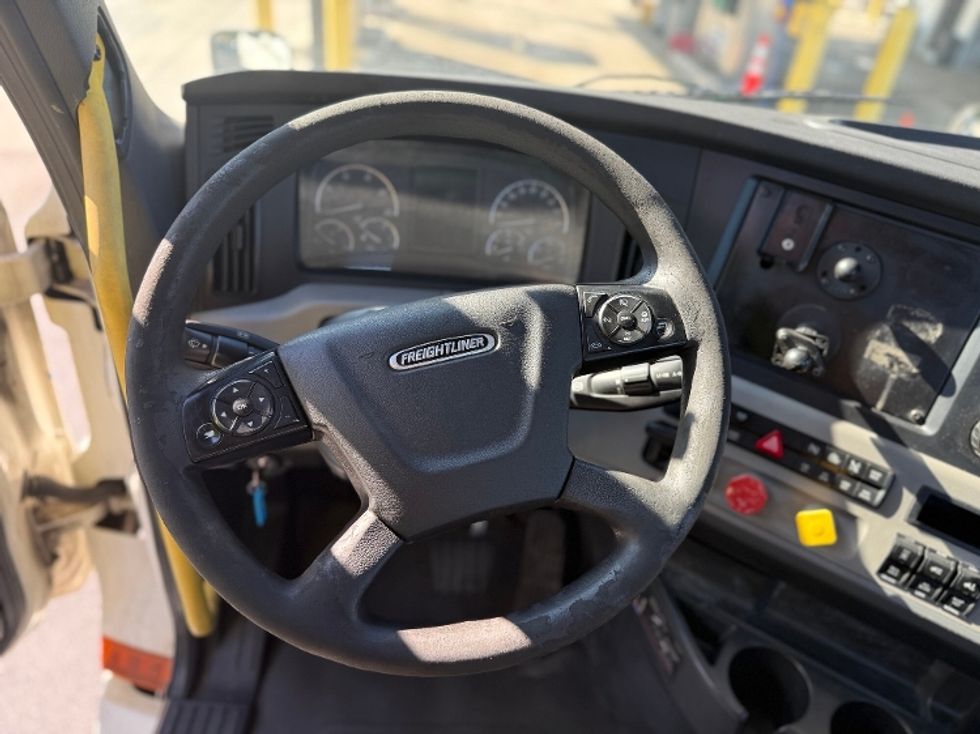 Day Cab Tractor-Heavy Duty Tractors-Freightliner-2020-T12664ST-Forest Park-GA-442,884\n\t\tmiles-$ 50,500 - Image 11
