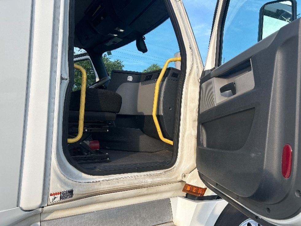Day Cab Tractor-Heavy Duty Tractors-Freightliner-2020-T12664ST-Forest Park-GA-442,884\n\t\tmiles-$ 50,500 - Image 12