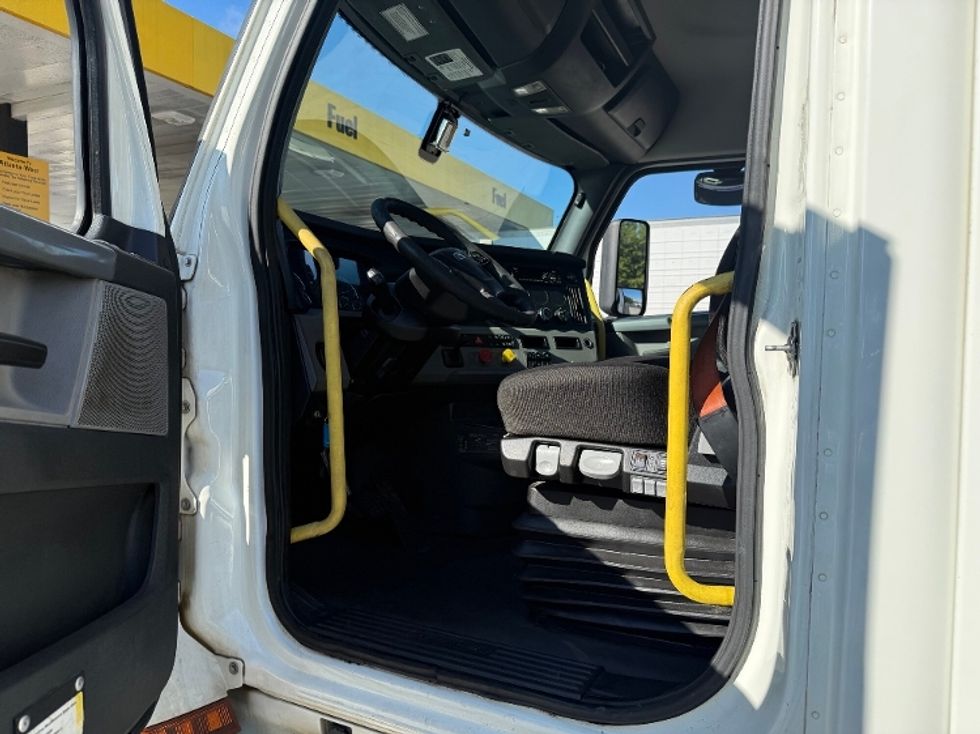 Day Cab Tractor-Heavy Duty Tractors-Freightliner-2020-T12664ST-Forest Park-GA-442,884\n\t\tmiles-$ 50,500 - Image 9