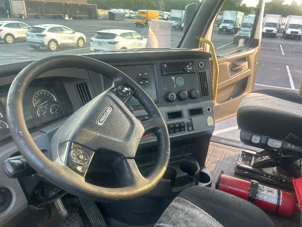 Day Cab Tractor-Heavy Duty Tractors-Freightliner-2020-T12664ST-Forest Park-GA-445,560\n\t\tmiles-$ 50,250 - Image 10