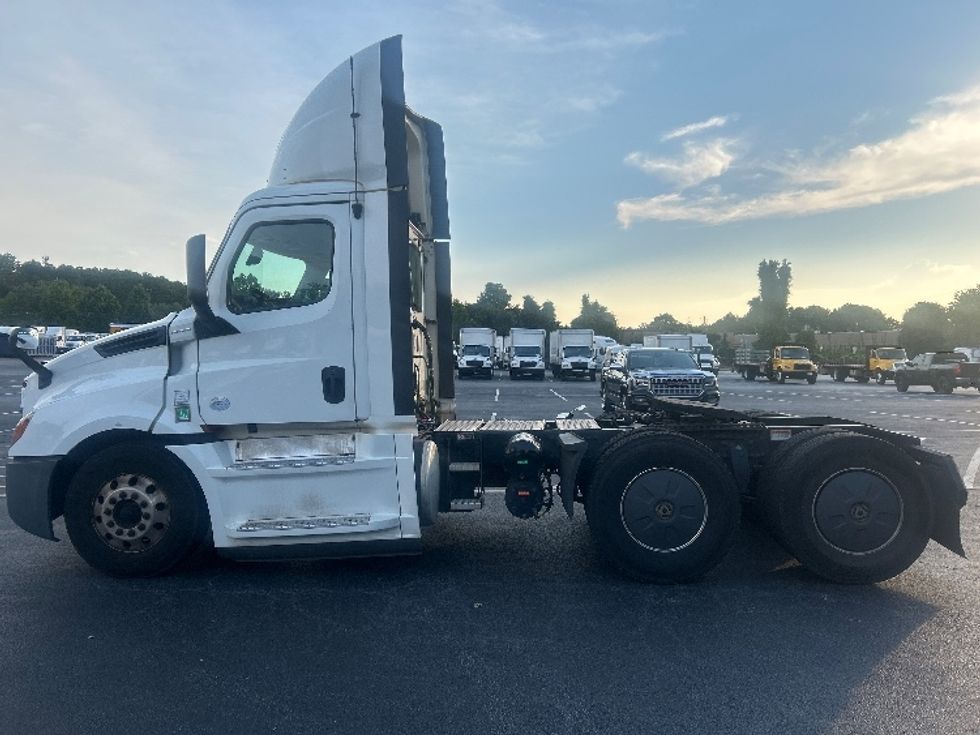 Day Cab Tractor-Heavy Duty Tractors-Freightliner-2020-T12664ST-Forest Park-GA-445,560\n\t\tmiles-$ 50,250 - Image 4