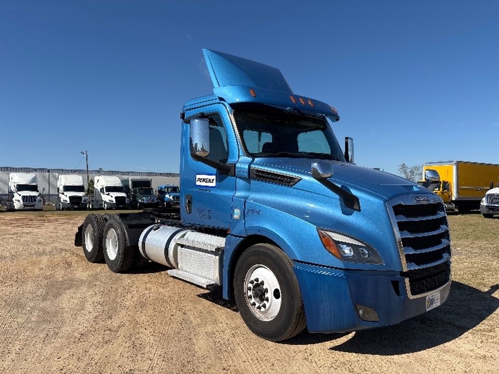 Day Cab Tractor-Heavy Duty Tractors-Freightliner-2020-T12664ST-Forest Park-GA-501,890\n\t\tmiles-$ 39,250 - Image 1