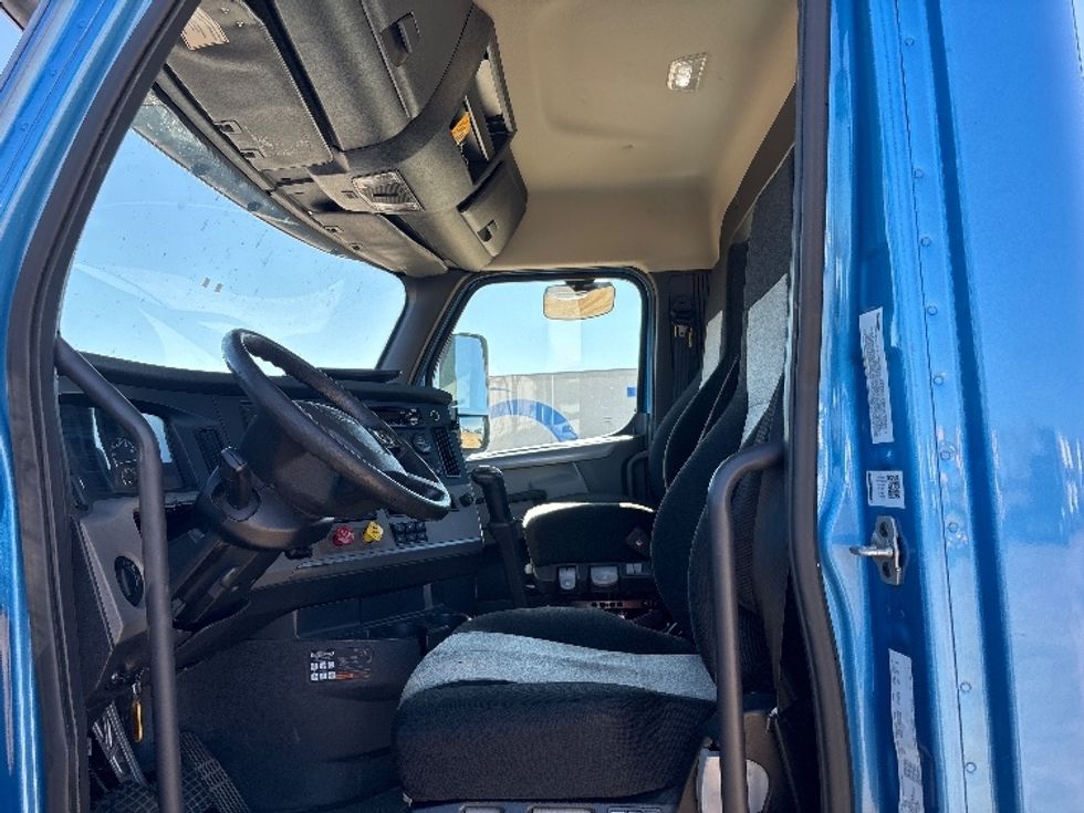 Day Cab Tractor-Heavy Duty Tractors-Freightliner-2020-T12664ST-Forest Park-GA-501,890\n\t\tmiles-$ 39,250 - Image 10