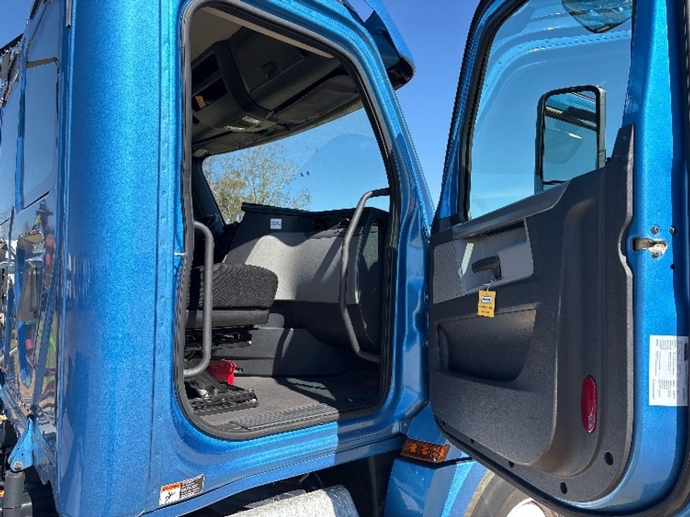 Day Cab Tractor-Heavy Duty Tractors-Freightliner-2020-T12664ST-Forest Park-GA-501,890\n\t\tmiles-$ 39,250 - Image 12