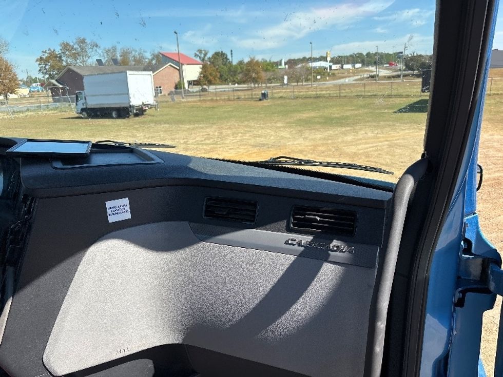 Day Cab Tractor-Heavy Duty Tractors-Freightliner-2020-T12664ST-Forest Park-GA-501,890\n\t\tmiles-$ 39,250 - Image 13