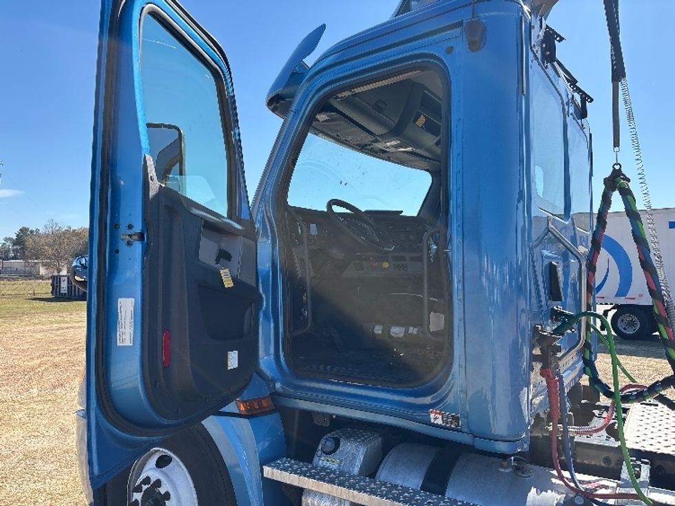 Day Cab Tractor-Heavy Duty Tractors-Freightliner-2020-T12664ST-Forest Park-GA-501,890\n\t\tmiles-$ 39,250 - Image 9