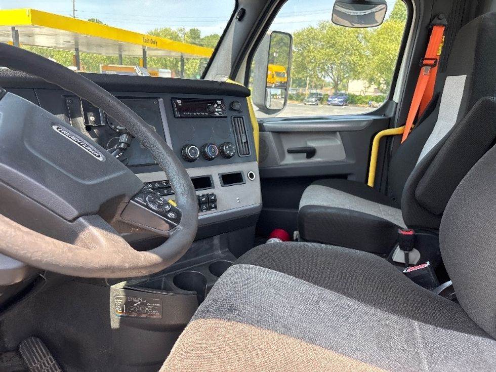 Day Cab Tractor-Heavy Duty Tractors-Freightliner-2020-T12664ST-Forest Park-GA-546,508\n\t\tmiles-$ 42,000 - Image 10