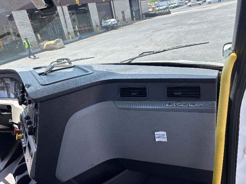 Day Cab Tractor-Heavy Duty Tractors-Freightliner-2020-T12664ST-Forest Park-GA-546,508\n\t\tmiles-$ 42,000 - Image 13