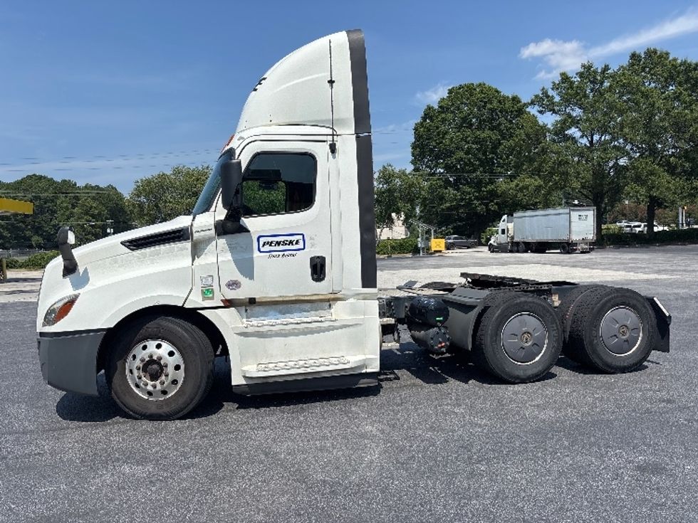 Day Cab Tractor-Heavy Duty Tractors-Freightliner-2020-T12664ST-Forest Park-GA-546,508\n\t\tmiles-$ 42,000 - Image 4