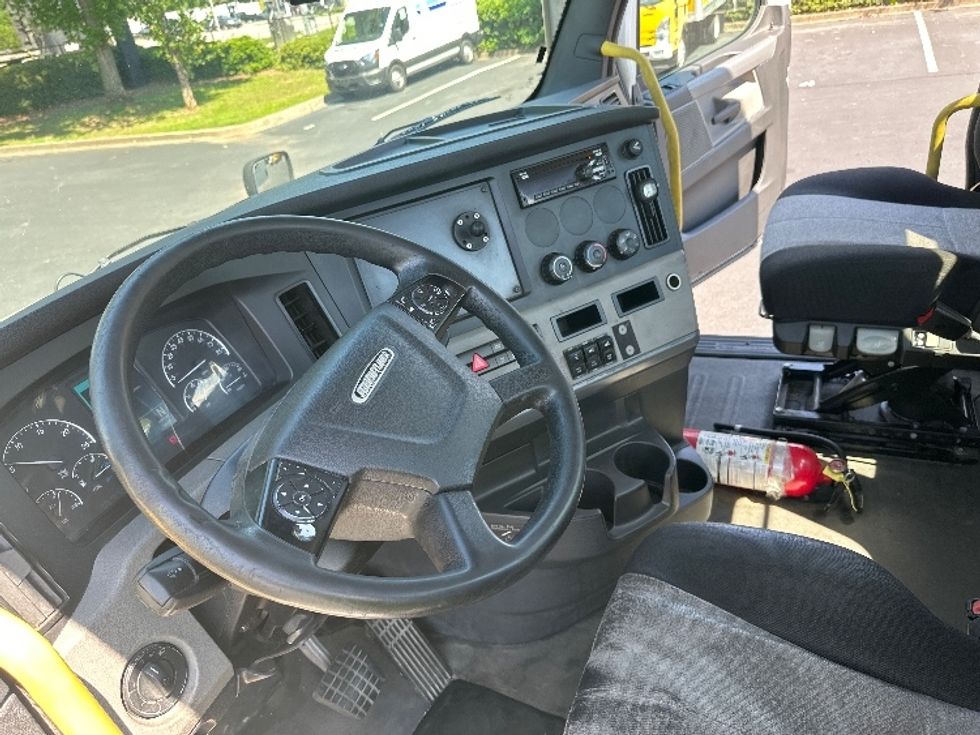 Day Cab Tractor-Heavy Duty Tractors-Freightliner-2020-T12664ST-Forest Park-GA-691,191\n\t\tmiles-$ 24,750 - Image 10