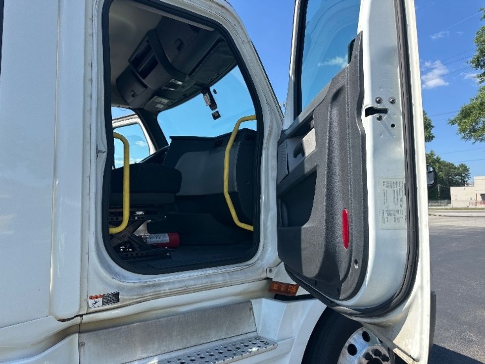 Day Cab Tractor-Heavy Duty Tractors-Freightliner-2020-T12664ST-Forest Park-GA-691,191\n\t\tmiles-$ 24,750 - Image 12
