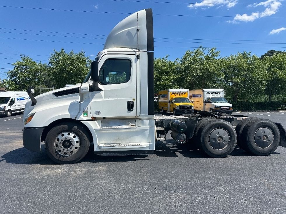 Day Cab Tractor-Heavy Duty Tractors-Freightliner-2020-T12664ST-Forest Park-GA-691,191\n\t\tmiles-$ 24,750 - Image 4