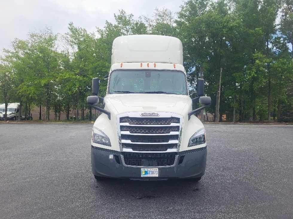 Day Cab Tractor-Heavy Duty Tractors-Freightliner-2020-T12664ST-Forest Park-GA-698,420\n\t\tmiles-$ 29,000 - Image 2