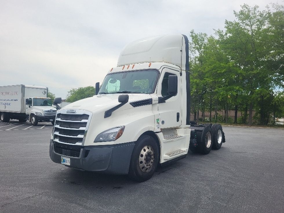 Day Cab Tractor-Heavy Duty Tractors-Freightliner-2020-T12664ST-Forest Park-GA-698,420\n\t\tmiles-$ 29,000 - Image 3