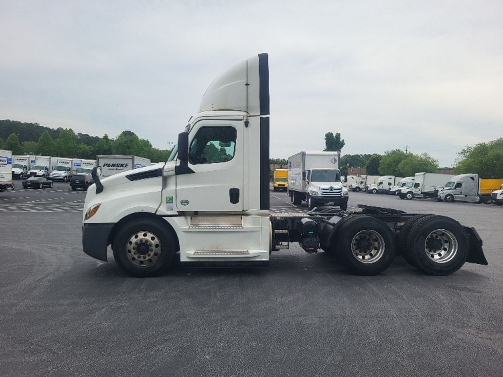 Day Cab Tractor-Heavy Duty Tractors-Freightliner-2020-T12664ST-Forest Park-GA-698,420\n\t\tmiles-$ 29,000 - Image 4