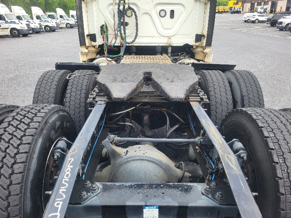 Day Cab Tractor-Heavy Duty Tractors-Freightliner-2020-T12664ST-Forest Park-GA-698,420\n\t\tmiles-$ 29,000 - Image 6