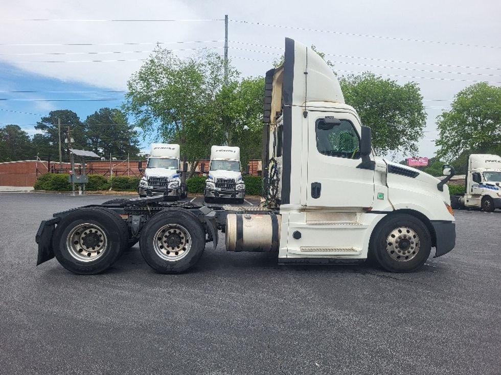 Day Cab Tractor-Heavy Duty Tractors-Freightliner-2020-T12664ST-Forest Park-GA-698,420\n\t\tmiles-$ 29,000 - Image 8