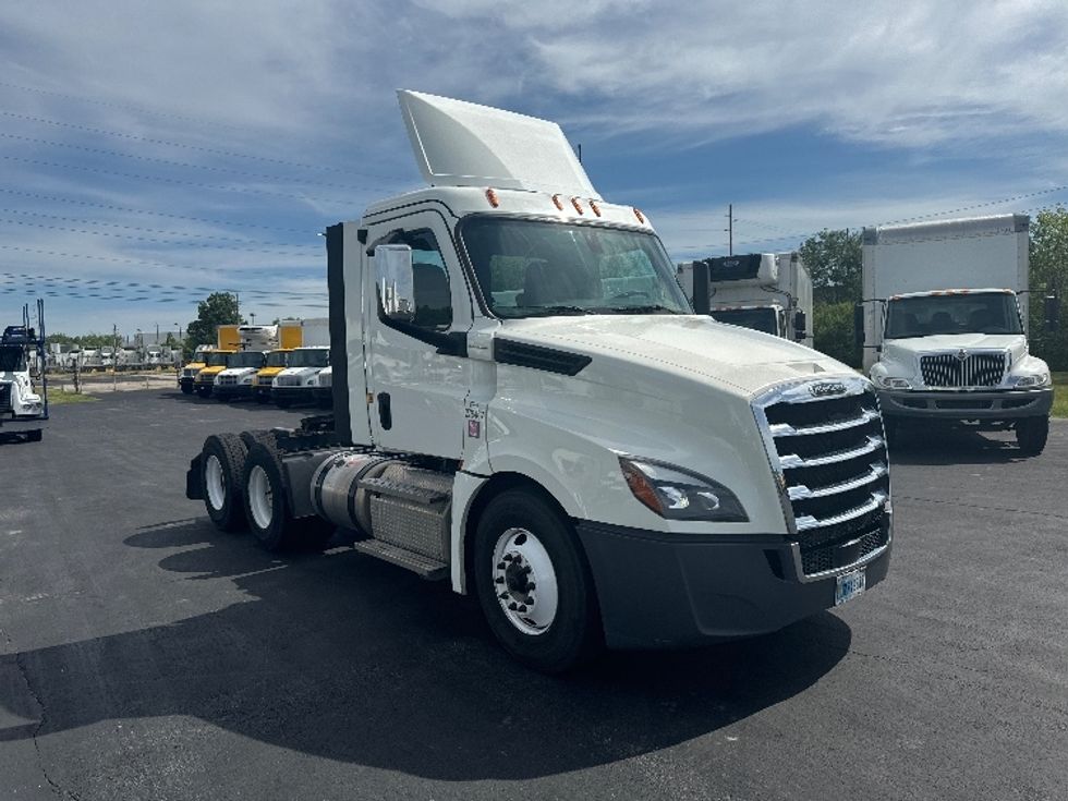 Day Cab Tractor-Heavy Duty Tractors-Freightliner-2020-T12664ST-Fort Wayne-IN-283,470\n\t\tmiles-$ 56,000 - Image 1