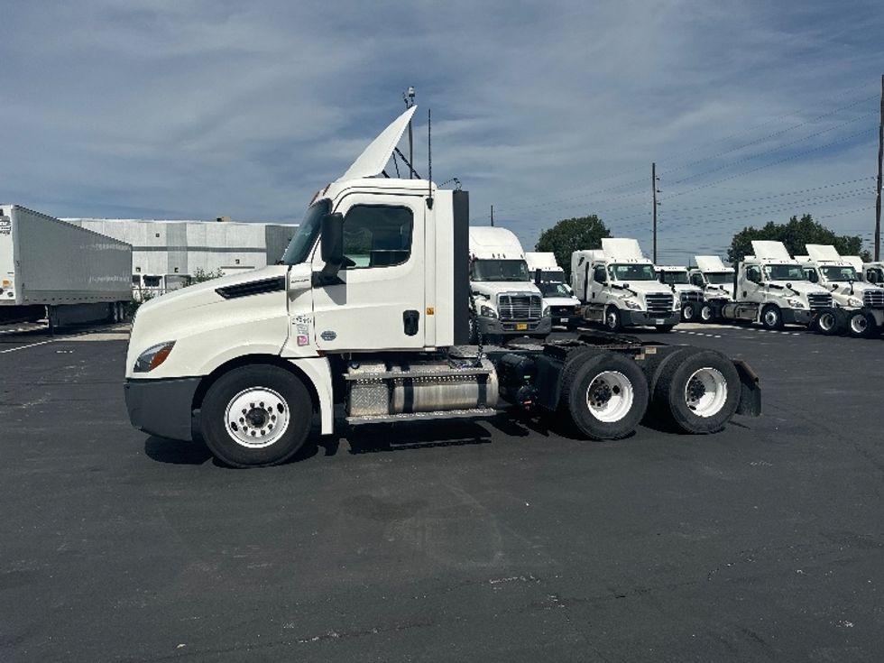 Day Cab Tractor-Heavy Duty Tractors-Freightliner-2020-T12664ST-Fort Wayne-IN-283,470\n\t\tmiles-$ 56,000 - Image 4