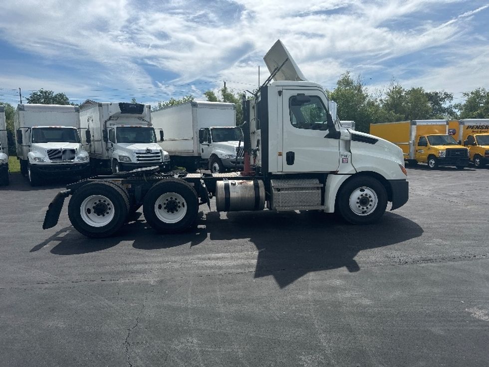 Day Cab Tractor-Heavy Duty Tractors-Freightliner-2020-T12664ST-Fort Wayne-IN-283,470\n\t\tmiles-$ 56,000 - Image 8