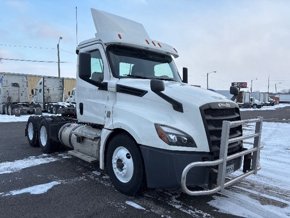 Day Cab Tractor-Heavy Duty Tractors-Freightliner-2020-T12664ST-Fort Wayne-IN-574,792\n\t\tmiles-$ 35,500 - Image 1